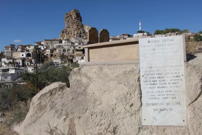 1919 ylnda kpr tamamlanm: Yapmnn yllarca srdn belirten Ate "Rivayete gre Sultan 2. Abdulhamit zamannda sarayda alm. Sarayda telgraf ba olarak alm. Kasabamzn iki ucunu birbirine balayan kpry de kasabamza yaptrmtr. Kprnn yapmna 1909 ylnda balanm ve 1919 ylnda kpr tamamlanm. Yani yaklak 10 yl srm. O dnemki imkanlar ile ancak 10 ylda bitirilebilmi. Bu sayede kasaba halk kasabann dier yakasna aralarla ok rahat bir ekilde ulam salamtr. Kprnn yapm iin Hac telgraf kendisi bizzat uram." dedi.