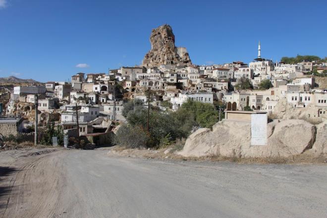 ok nemli bir kiiliktir: Ortahisar Belediye Bakan Mustafa Ate konuyla ilgili yapt aklamada, "Bu mezarda bizler iin ok nemli bir ahsiyet olan Ahmet Mustafa Efendi, namdier Hac telgraf ve ei yatyor. Hac telgraf bizim iin ok nemli bir kiiliktir." diye konutu.