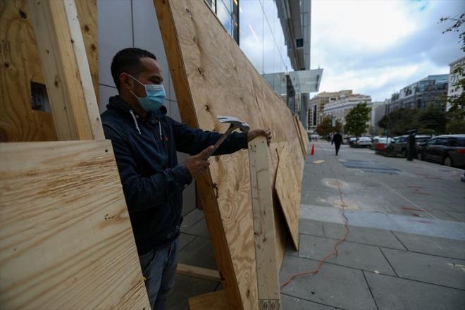 ABD'de nl tasarm maazalar 3 Kasm'daki bakanlk seimleri ve sonras iin sivil itaatsizlik ve yama riskine kar eitli nlemler almaya balad.