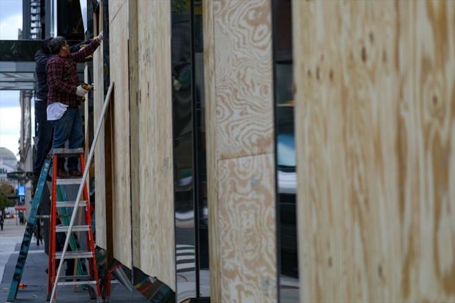 New York'un nl alveri caddesi 5th Avenue (Beinci Cadde) ve Los Angeles'taki Rodeo Drive'daki nl tasarm maazalar gvenlik nemlerini artrd.