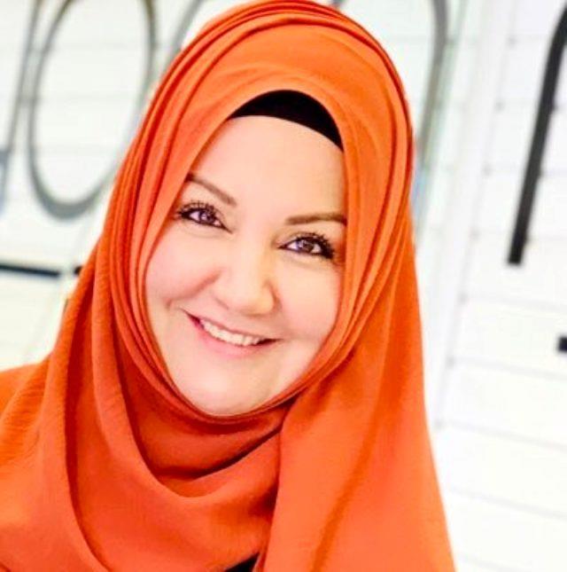 KBAL GRPINAR KMDR?  <br>  4 Ekim 1969 ylnda Krkkale'de dnyaya gelmitir. Okul iinde alan snav kazanarak spikerlie balamtr. Bu arada kurslara katlarak makrome eitimi almtr.    1994-1995 ylnda TRT'de "25.Saat" isimli programla televizyona ilk adm atmtr. Ardndan Ortadou Amme daresi'nde ithalat ihracat eleman sertifika programna katlp bitirmitir. Ksa bir sre restoran zincirleri kuran bir firmada Halkla likiler ve Franchising mdrl yapmtr.    TRT Gap'ta eitli programlar sunmu, 1998-2000 yllar arasnda TRT'de alp, bir hastanede halkla ilikiler mdrelii yapmtr. 2006 ylnda ise "kbal'le Yaama Dair" adl program sunmutur. "Yzk Ta", "Mutluluk Oyunu" ve ardndan "Kimse Yok Mu?" isimli programlar da sunmutur. Daha sonra ise "Hayatn inden" isimli program da sunmutur.