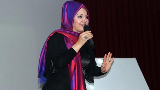 Getiimiz gnlerde babasn koronadan kaybeden nl sunucu kbal Grpnar, koronavirs sebebiyle youn bakmda tedavi altna alnd. Grpnar'n salk durumuyla ilgili, "Youn bakmda tedavi grmektedir. Dualarnz bekleriz. Olu Alper olarak annemin sayfasndan yazyorum" aklamas yapld.