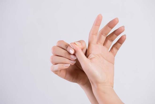 Uzun ve dz giden parmaklarnz ise gl olan parmaklardr. Gl olan parmaklarnz karakterinizin da nasl yansdn gsterir.