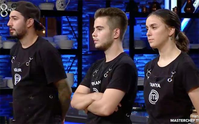 Masterchef'in 1 Kasm 2020 pazar gecesi yaplan 2 etapl elemesinde potadan Serhat, Barbaros ve Eray kt. Tanya, Furkan ve Uur ise ikinci elemeye kalan isimler oldu. kinci potadan en iyi yemei yaparak kan isim Furkan Yaln olurken, Uur ve Tanya son 2'ye kald.