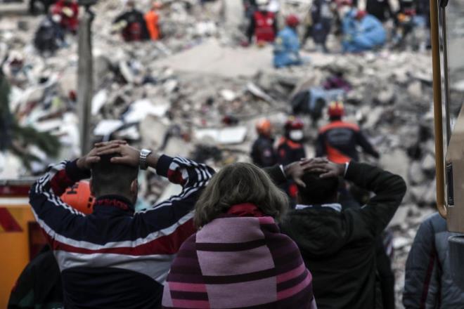 Deprem bilimci Prof. Dr. Okan Tysz, Habertrk'n kendisini en ok korkutan fayn nerede olduu sorusuna "Beni korkutan yer Trkiye'nin tamam. ncelikli olan yer tabii ki; Marmara Blgesi. Hem nfus younluu hem beklenen depremin bykl hem de ekonomik olarak Trkiye'nin can damarnn stanbul'da atmas nedeniyle..." karln verdi.