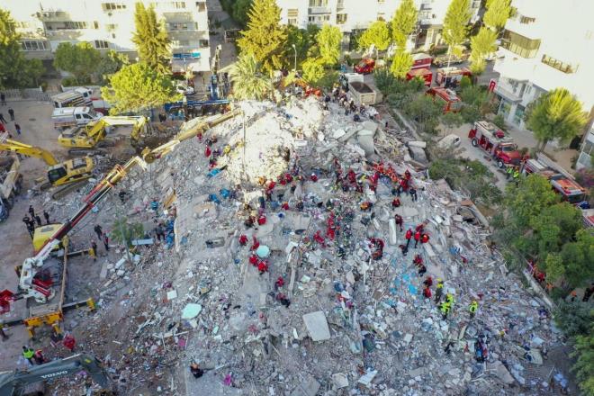 "Bu depremler tm Marmara'y etkiler"  <br>  "Ege Blgesi'nde faylar ksa ama says fazla. Bat Anadolu'da sk sk depremler olur. Marmara'da Kuzey Anadolu Fay hattnda hareketlilik bekleniyor; bu tm Marmara'y etkileyecektir."