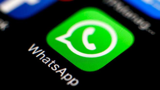 Varsaylan olarak, WhatsApp&#8217;ta aldnz medyalar otomatik olarak fotoraflarnza indirilir. Sreli mesajlar etkinletirildiinde, gnderilen medyalar sohbetten kaybolur ancak otomatik indirme zellii aksa telefona kaydedilir.