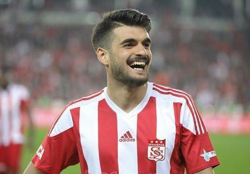 Fatih Aksoy (Alanyaspor)<br>    100 ailenin 1 aylk temel gda ihtiyacn karlayacak.