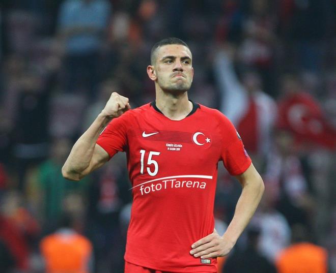 Melih Demiral (Juventus)  <br>  300 ailenin 1 aylk temel gda ihtiyacn karlayacan syledi.