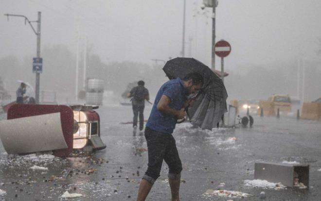 Trkiye sonbahar yamurlarna teslim oluyor. Meteoroloji Genel Mdrl 26 ili kuvvetli ya ve sel konusunda uyard. son deerlendirmelere gre, Marmara, kuzey Ege, Karadeniz'in sahil kesimi,  Anadolu'nun dousu, Dou Anadolu ve Gney Dou Anadolu blgeleri ile Akdeniz Blgesi&#8217;nde saanak ya bekleniyor. te ya beklenen o iller ve yurt geneli hava durumu tablosu...