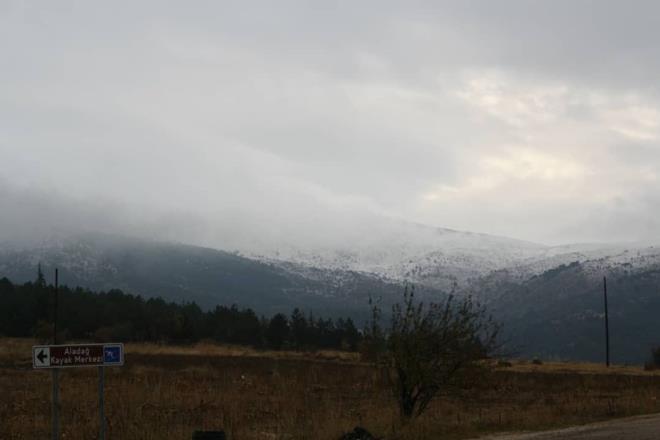 te yandan Konya'nn Beyehir ilesinde de Anamas Da'nn zirvesine mevsimin ilk kar yad.