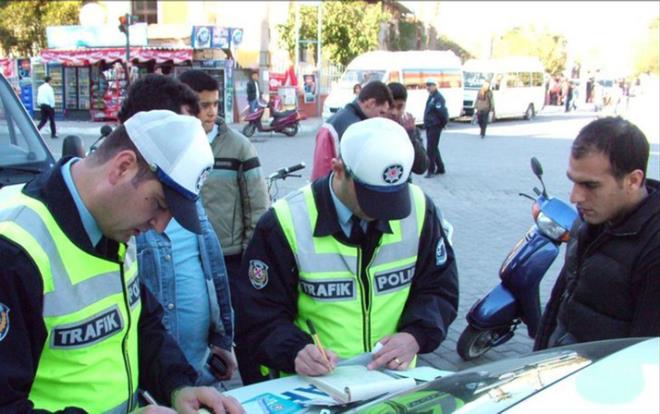 Yeniden deerlendirme oranlarnn belirlenmesinden sonra 2021 ylnda pasaport, ehliyet ve kimlik harlar ile, motorlu tatlar vergisinden trafik cezalarna kadar birok kalemde fiyat art yaanacak. 2021 ylnda vergi, har ve cezalar yzde 9.11 orannda artacak. Krmz kta gemenin ya da emniyet kemeri takmamann cezas ne kadar olacak? Yurtdndan getirilecek cep telefonlarna ka lira har denecek? Hangi arabaya ka lira vergi kacak? te ayrntlar...