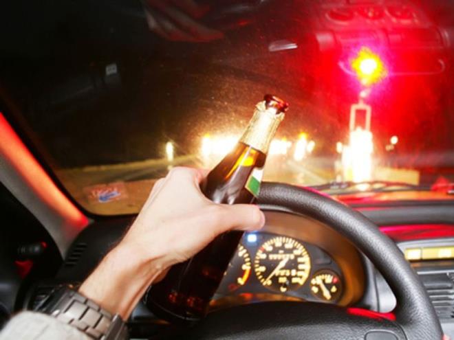 Alkoll ara kullananlar yand<br>    Alkoll ara kullanmann ilk cezas 1.228 TL&#8217;den 1.339 TL'ye, alkoll ara kullanmann ikinci cezas 1.539 TL&#8217;den 1.679 TL&#8217;ye kt. Alkol testine itiraz etmenin cezas ise 3.516 TL&#8217;den 3.836 TL&#8217;ye ykseldi.