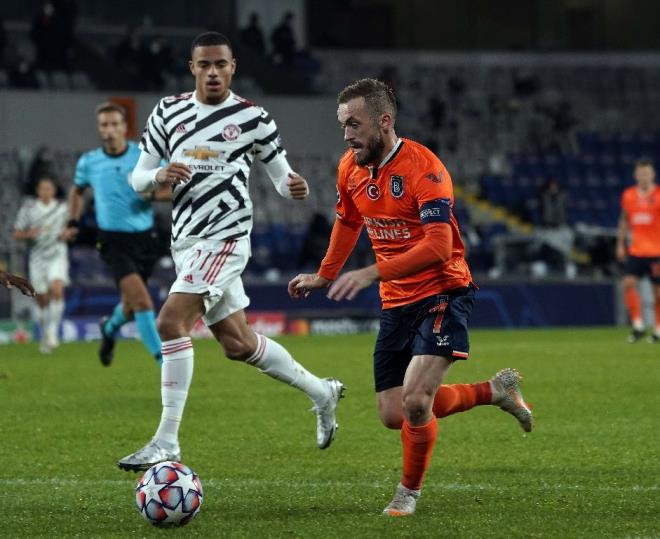 kinci devrede iki takmn da ataklar sonu vermedi ve temsilcimiz, Manchester United' 2-1 malup ederek 3 puan hanesine yazdrmay baard.