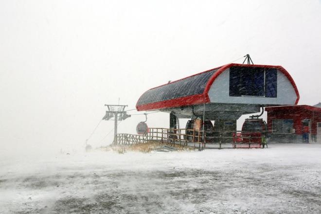 Kayak pistlerinin bulunduu alanlar ve evresi, kar rtsyle kaplanrken blgede gzel grntler olutu.