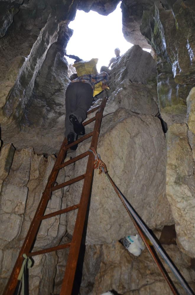 En iyi peynirin tuluma baslan peynir olduunu dikkat eken Arc, &#8220;Tulum peyniri deriye baslr. Yaklak 3,5 ay kar obruunda bekletilir. Daha sonra pazarlara gtrerek pazarlarz. Eskiden atalarmz peynirleri bu ekilde deri tulumlara basarlard. Yeni nesil derilere baslan peynirin lezzetini bilmezler. Kei derilerinden elde ettiimiz tulumun zeri tl olduu iin fazla tercih etmediklerinden bidonlara da basyoruz. Aslnda tulum peynirinin lezzeti ve kalitesi ok daha farkldr" diye konutu.