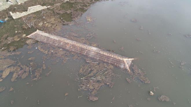 'DEDELERMZ HAMAMI MECE USUL YAPMILARDI'  Kapullu Ky Gzelletirme ve Dayanma Dernei Bakan Gltekin Soycan, mlkiyeti derneklerini zerine olan hamamn tamamen sular altnda kaldn syledi.