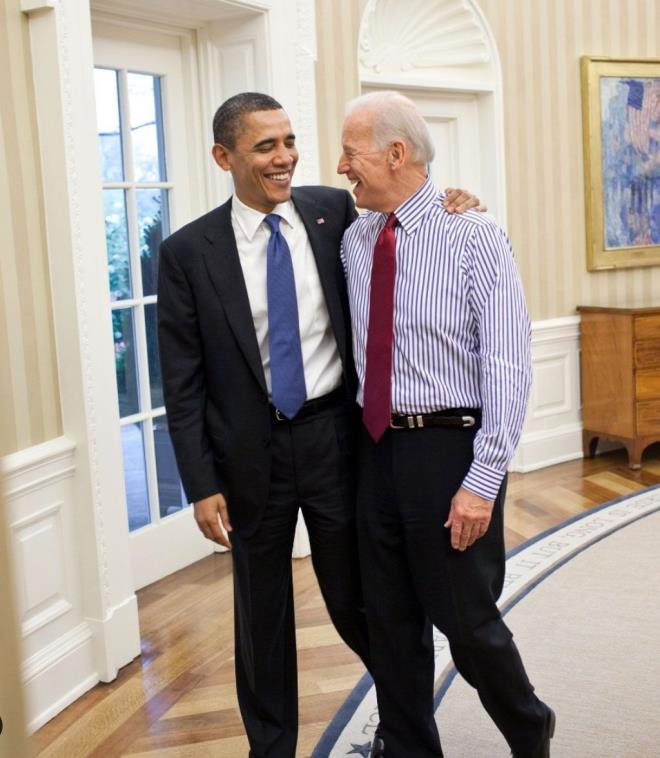 2008'de Demokrat Parti'den bakan seilen Barack Obama, yardmcla Biden' getirdi. Joe Biden, Obama'yla birlikte iki dnem bakan yardmcl yapt. Obama'nn politikalarnda byk tesiri vard. Amerikan tarihinin en etkin bakan yardmclarndan biri olarak anld.