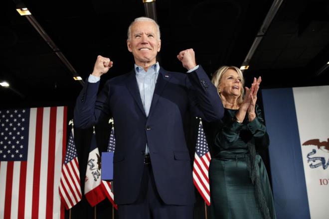 2020 seimlerinde yldz parlad. Rakipleri arasndan syrlp Demokrat partinin bakan aday olmay baard. Mevcut bakan Donald Trump'la yaran Biden, eyaletlerin birounda delegeleri kazanarak u an ABD bakanlk koltuunu zorluyor.