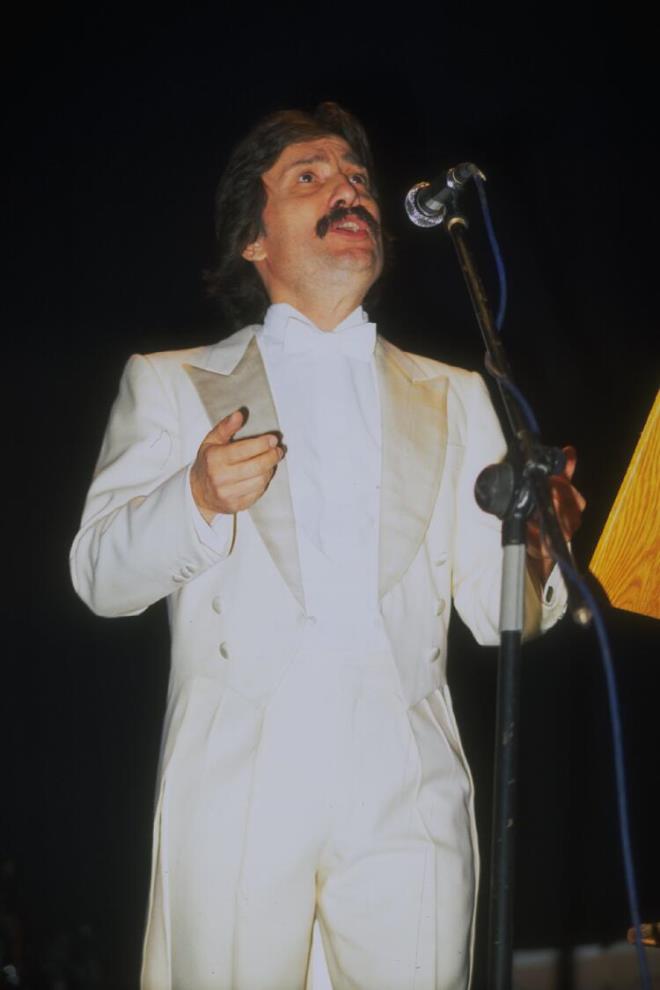 AL KOCATEPE  Tm mzik camias ve sevenlerinin ba sa olsun. Trkiye ustasn kaybetti. Modern Trk popler mziinin en iyi arklarn yapan besteciydi, ncyd. Bugn hala besteledii arklar sahnelerde syleniyor. Benim ok yakn dostumdu. Yeri doldurulamayacak bir insan. Yakn arkadalarna zaman zaman telefon ap &#8216;ben yolcuyum&#8217; gibi sylemlerde bulunuyormu.