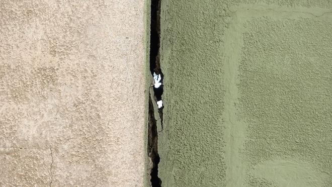 Osmangazi ilesinde 35 yl nce yaplan 1050 konutlarda bin 50 daire bulunuyor. Bu binalarda yaklak 10 bin kii yayor. Yalanan binalarn kolonlar, temeli, duvarlar atlam durumda.