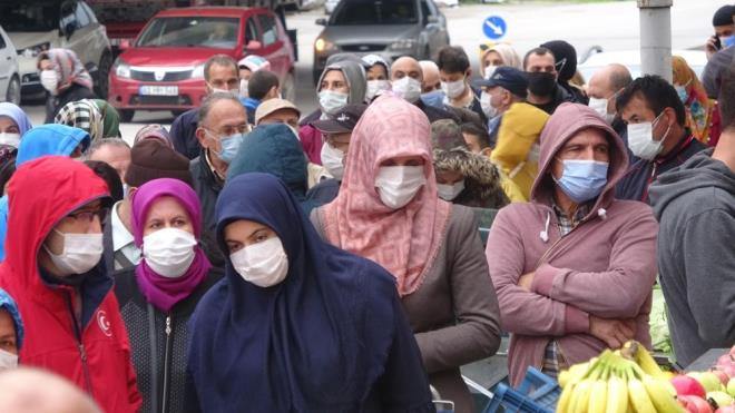Bunun zerine polis ekipleri, market ile ilgili olarak tutanak hazrlayarak zmit Kaymakaml'na gnderdi.