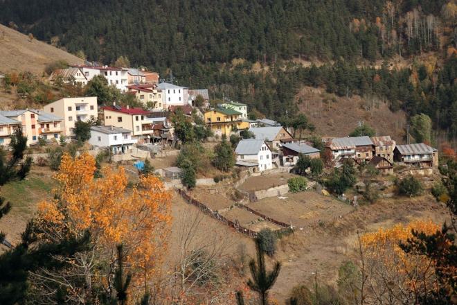 Yolcu 200 yllk eki mayay cam kavanozlara koyarak buzdolabnda sakladklarn, kendilerinden sonra ekmek yapacak kimse ona verdiklerini syledi.    Ekmein yapm srecinde ok sayda pf noktas olduunu ve birinin atland zaman randman vermediini dile getiren Yolcu, bu iin gelecee de aktarlmas iin ocuklarna da rettiklerini szlerine ekledi