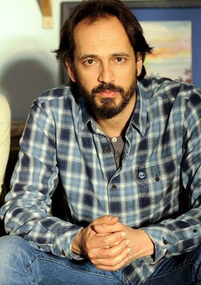 2006-2008 arasnda Devin zgr nar ile birlikte Melih Cevdet Anday&#8217;n eseri olan Mikado&#8217;nun pleri isimli oyunu tiyatroda sahneledi. 2011 yapm Labirent filminde bir kez daha Meltem Cumbul&#8217;la alan Esen, bu filmdeki rolyle 17. Sadri Alk Sinema ve Tiyatro Oyuncu dlleri treninde Ayhan Ik zel dl&#8217;n almtr.