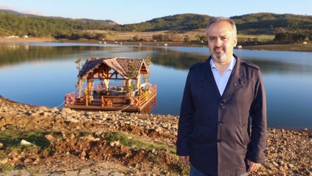 Bursa Bykehir Belediyesi tarafndan yap-ilet-devret modeliyle yaptrlan, kr evlerinden macera parkna, karavan kamp alanlarndan genlik merkezine kadar doada yaplabilecek tm aktivite alanlarn bnyesinde barndran Dayenice Projesi, yaplan imalatlarla ekillenmeye balad. almalar yerinde inceleyen Bursa Bykehir Belediye Bakan Alinur Akta, projenin ilk etabn nmzdeki yl 19 Mays Atatrk&#8217; Anma Genlik ve Spor Bayram&#8217;nda hizmete amay hedeflediklerini syledi.