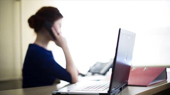 Uzaktan alma ile ilgili aratrmalar, kresel salgn sonrasnda hz kazand. Sz konusu almalarn elde ettii ortak bir sonu var. O da uzaktan almaya uygun ilerin lkelerin gelimilik dzeyleri ile birlikte artyor olmas. Gelimi lkelerde ilerin byk blmnn bilgi ve iletiim teknolojileri, profesyonel hizmetler, finans ve sigortaclk ile kamu ynetimi gibi sektrlerde yaratlyor olmas bu durum zerinde kukusuz ok etkili. Buna karlk, aratrma sonular ekonomisi arlkl olarak imalat, tarm, inaat ve turizm gibi sektrlere dayanan lkelerin uzaktan alma olanan daha dk dzeylerde kullanabildiini ortaya koyuyor.