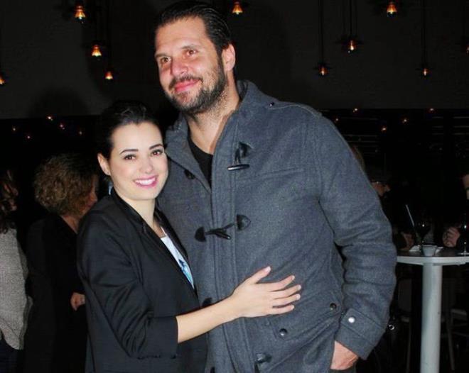 Getiimiz haftalarda ise zg Namal, einin lmyle ykld. Ei Serdar Oral, geirdii kalp krizi sonucu hayata gzlerini yumdu. Oral'n ani lmyle yklan zg Namal, 7 yl sonra dizi setlerine dnmek iin hazrlklara balad.