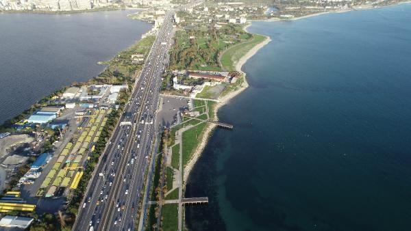 Avclar,  Ataky ve sahil yollar<br>    Dr. Ouz Gndodu, stanbul'un zemin svlamas konusunda riskli blgelerini ise yle sralad: "Avclar bu konuda riskli, heyelanl ve iyi bir zemin deil. Ataky'n baz kesimleri riskli, dereye yakn olan ksmlar riskli. Hatta bir mahalleyi depremden sonra yeninden yaptlar Ataky'de. Bunun dnda devletin bu ie el atmas lazm. Numune yaptrmaktan kanyor insanlar."