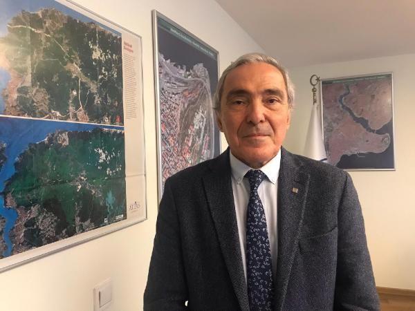 "Su seviyesi yksek olan yerlerde bilhassa kumlu zemin, alvyon zemin olan yerlerde bir deprem annda zeminin tama kapasitesi sfra iner " diyen naat Mhendisleri Odas stanbul ube Bakan Nusret Suna,  yle konutu: