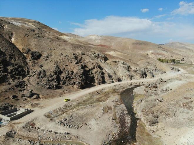 Kresel piyasalarda altnn kymetine dikkati eken Varol, "Firmann bize verdii bilgilere gre, rezerv 500 kiiye i imkan salayacak" dedi.