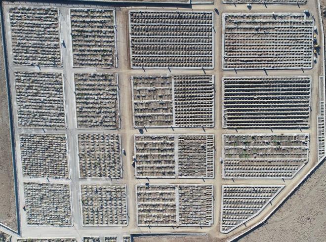 Erzurum Bykehir Belediyesi Destek Hizmetleri Daire Bakanl'na bal Mezarlklar ube Mdrl, Abdurrahman Gazi Mezarl'ndaki k hazrlklarn tamamlad.  Ekipler, kepelerle alan 600 mezar, hilti, kompresr, kazma ve kreklerle dzelterek, k dnemine hazr hale getirdi.  200 mezarn hazlanmas ise sryor.