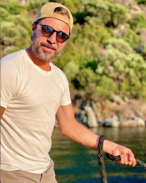 Projede aatay Ulusoy Barbaros olarak yer alacakt. Fakat aatay Ulusoy'un diziye beklenmedik bir kararla veda etmesi zerine gzler Engin Altan Dzyatan'a evrildi.