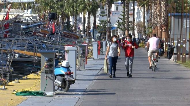 "VRSTEN KORKANLAR BURAYA GELD"  Esnaf brahim Yaar Gneri, "41 yllk esnafm. Dier yllara gre buraya yerlemek iin gelen kiilerin saysnda art var. Pandemi dolaysyla kayorlar ve kendilerini burada izole etmeye alyorlar. nmzdeki hafta balayacak ara tatilde bir art bekliyoruz ama inallah herkes salam gelip, salam dner" dedi.