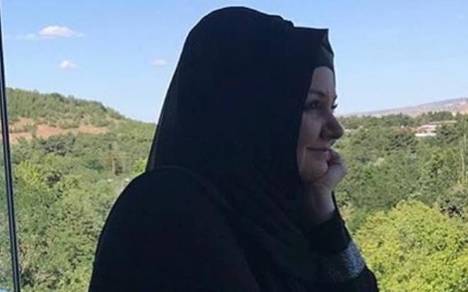 "Nefes almak ne byk bir nimet. Bir bardak ay ve pilav, samdan soluma dnebilmek... Konumak hala yasak, cierlerimi yormamak iin. Youn bakmda o hummal almay, o fedakarl grdm ya... mrmn geri kalann doktor ve hemirelerimiz iin dua ederek geireceim inallah."