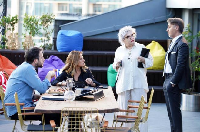 Bu haberin ardndan Dicle karakterine hayat veren Ahsen Erolu ve ayc olarak rol alan Bedir Bedir'in de koronavirs testlerinin pozitif kt sylentileri dizi alanlarna byk ok yaatmt.