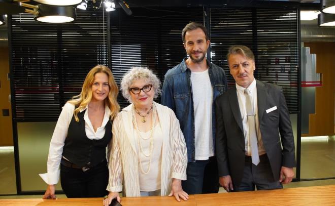 Menajerimi Ara dizisinin setinde ilk olarak usta oyuncu Ayenil amlolu&#8217;nun testinin pozitif kt.