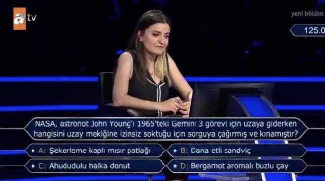 125 bin liralk "NASA, astronot John Young' 1965'teki Gemini 3 grevi iin uzaya giderken hangisini uzay mekiine izinsiz soktuu iin sorguya arm ve knamtr?" sorusuna "Dana etli sandvi" cevabn verdi.