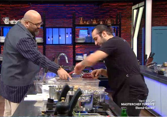 eflerin yarmaclara yaplmas iin 45 dakika sre verdii mende, sarambula, siron, hamsili kfte, hamsikoli, pepeura hazrland.    Dokunulmazlk oyunun sonunda yaplan yemeklerin tadna bakan efler kazanan takmn krmz takm olduunu duyurdu.