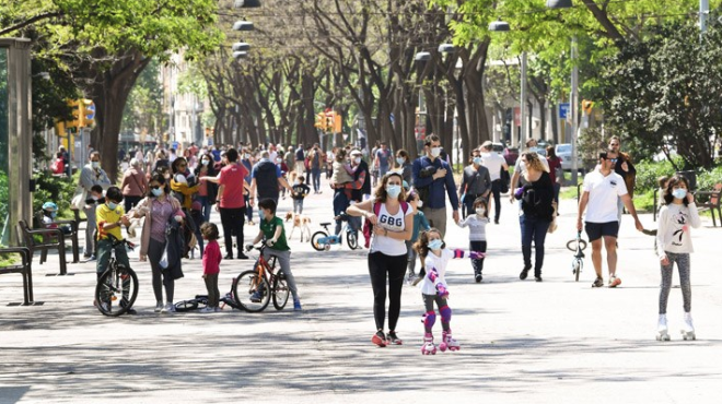 Ama gerek dnyadaki koronavirs vaka saysndaki art, gerekse de tm haber kanallarnda konunun ciddiyetine ynelik verilen haberlere ramen her 5 kiiden 1&#8217;i Trkiye&#8217;de salgnn ikinci pik dnemi yaandn dnmyor. Tabii ki bu kadar ok kiinin hl bu konuda tehlikeyi grmyor olmas birey olarak kendi alacamz nlemleri daha kritik klyor.