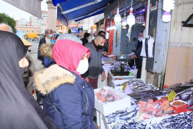 Balk Fevzi Altun, &#8220;Herkes bol bol balk yiyecek bu sene. Hamsi u anda bol. u anda en ucuz balk. Bu sene bol mezgit, barbun 10 TL, hamsi 10 TL. Geen hafta 20-25 TL&#8217;ydi. Denizde bollat fiyatlar ucuzlad&#8221; dedi.