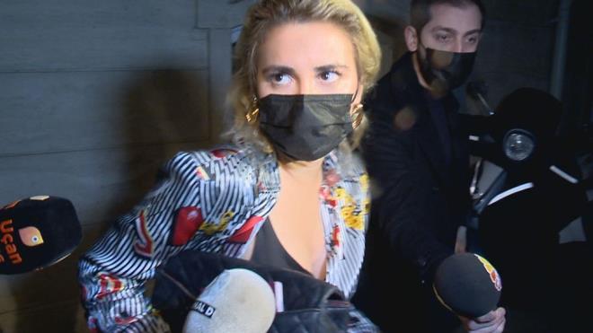 Karalolu'nun dzenledii partiye yk elik, Rzgar etin, Kerim Sabanc, zlem Yarar gibi nl isimlerle birlikte birok yabanc uyruklu kii katld.