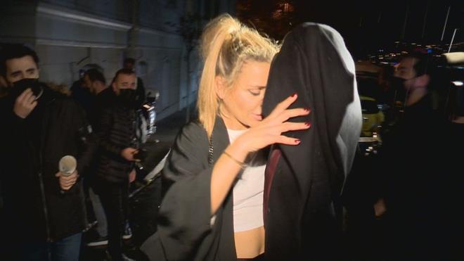 Yeniky'deki villa polis ekipleri baskn yaparken filyasyon ekipleri de polislere elik etti.