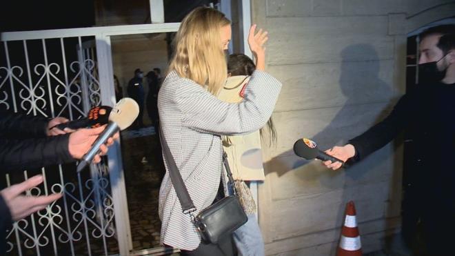 Partideki yksek sesten rahatsz olan komular, durumu polise bildirdi.