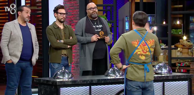 Yeni bir kaptanlk mcadelesinin yaand MasterChef Trkiye'nin 16 Kasm tarihli 101. blmnde krmz ve mavi takm yeniden kuruldu. Danilo, Somer ve Mehmet ef'in istedii mant yemeini en iyi ekilde hazrlayan Barbaros mavi takma kaptan olurken, krmz takmn kaptanlna Serhat' getirdi.