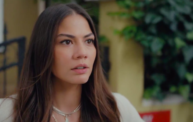 Hayatlar boyunca hem aileleri hem de iinde bulunduklar artlar nedeniyle olduka zor gnler geiren Mehdi ve Zeynep'in imkanszlklar dolu akn anlatan dizinin konusu kadar  oyuncular da performanslar ile alk alyor.