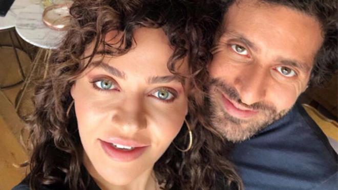 Oyuncu Didem Baln anne oluyor. Bebeklerini kucaklarna almak iin gn sayan gzel oyuncu Didem Baln ve avukat Can Aydn, Mays aynda salgn nedeniyle sadece yakn evrelerinin katld sade bir trenle dnyaevine girmiti.